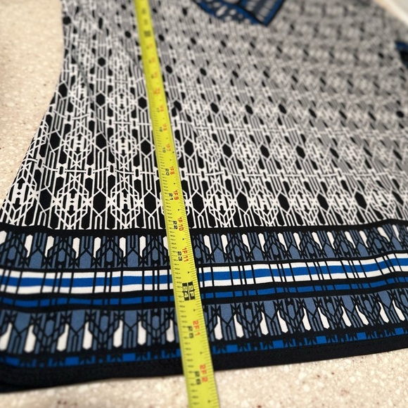 3x25* Max Studio V Neck 3/4 Sleeve Geometric Pattern Top Cool, Soft & Stretchy S - Picture 16 of 16
